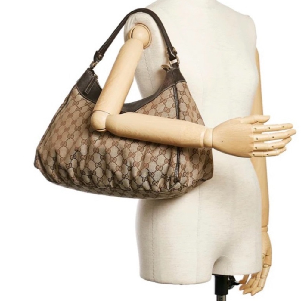 Excellent conditions. 100 authentic good size and perfect for all occasions